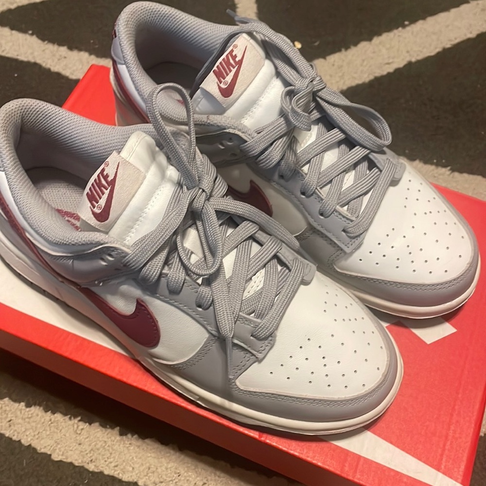 Wmns Dunk Low 'Pale Ivory
Redwood' 8